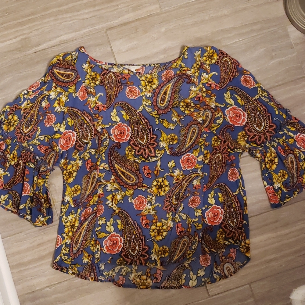 Flowy bell sleeve floral top